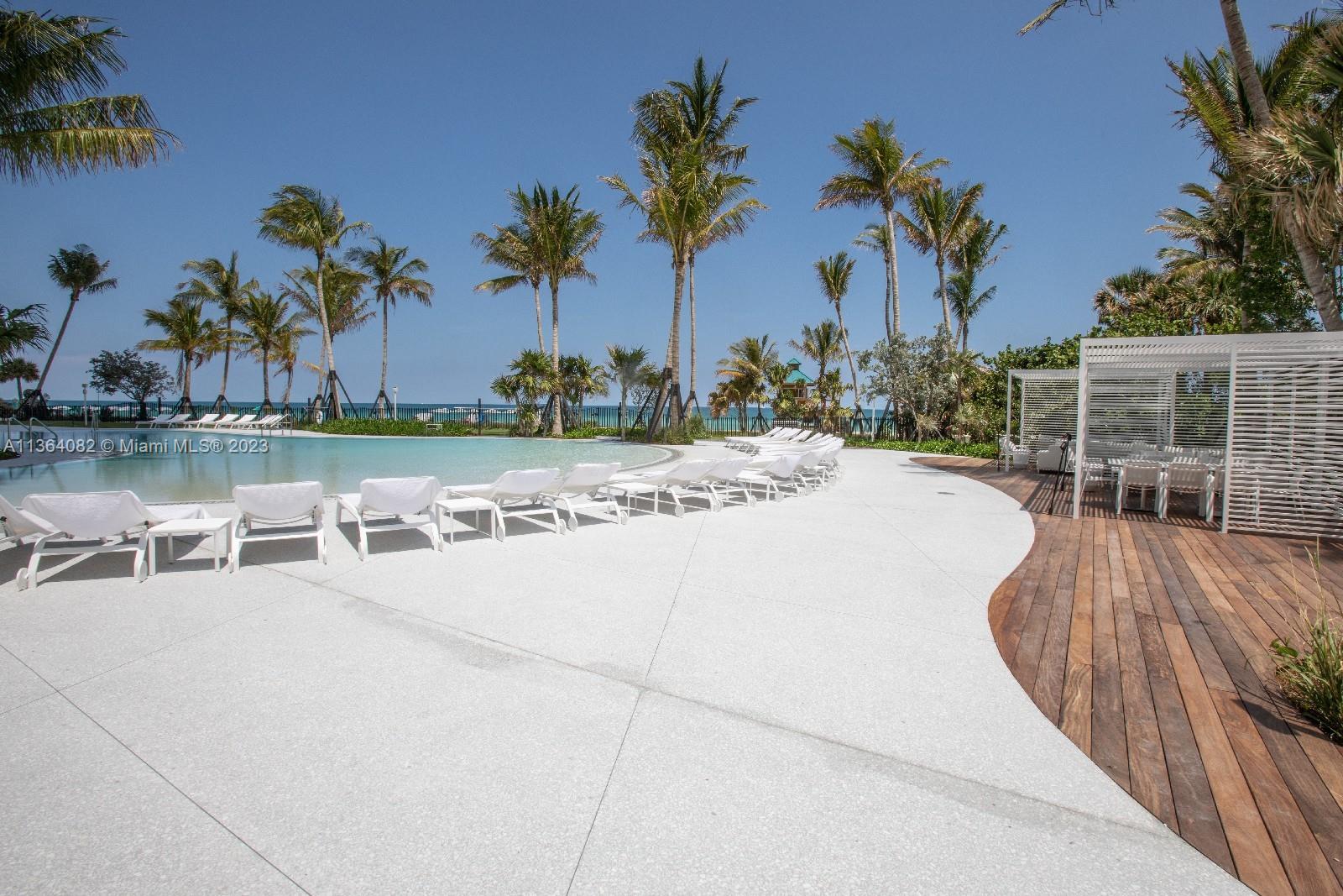 16901 Collins Ave # 1002