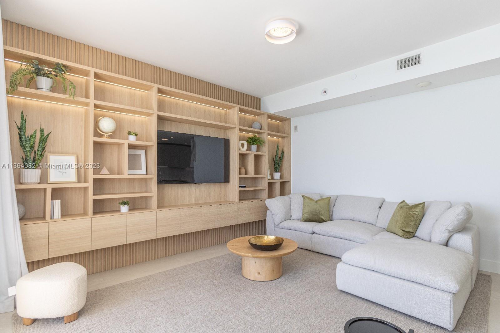 16901 Collins Ave # 1002
