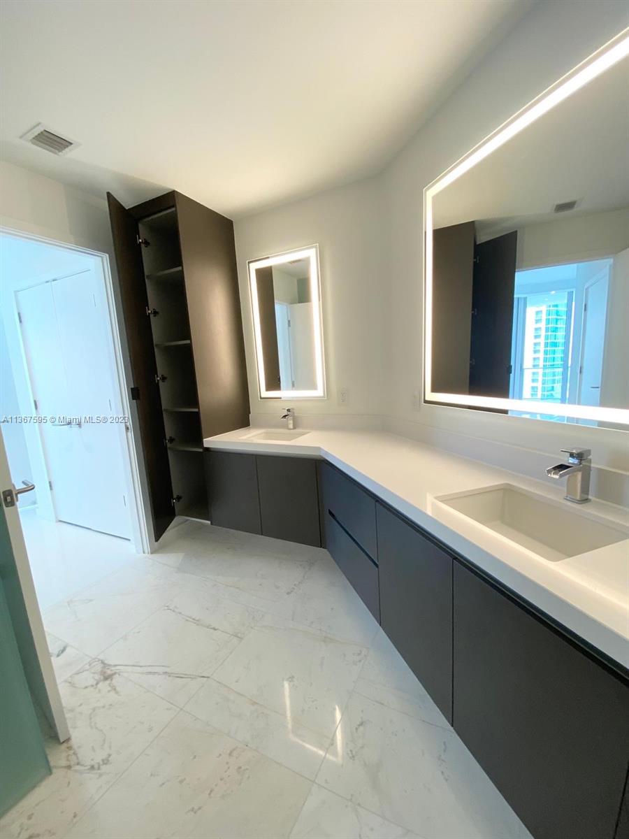 851 NE 1st Ave # 3505