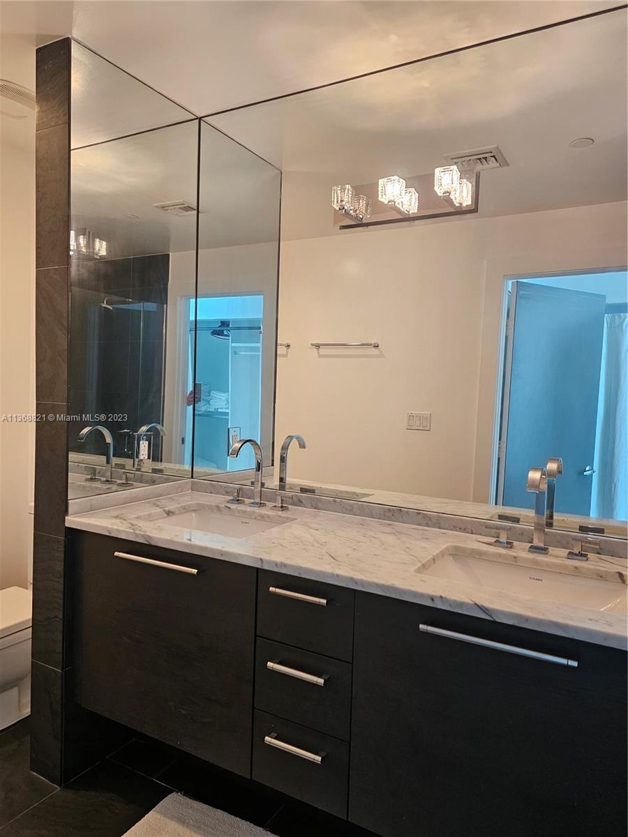 900 Biscayne Blvd # 5003