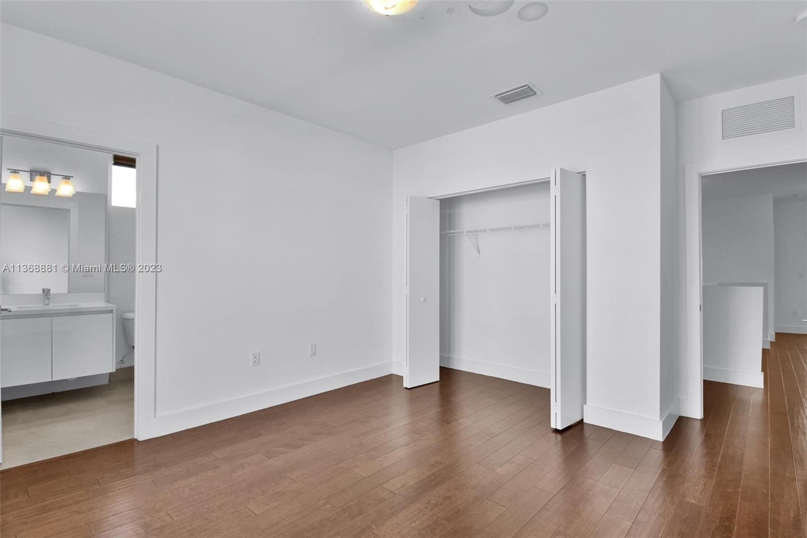 10350 NW 68th Ter