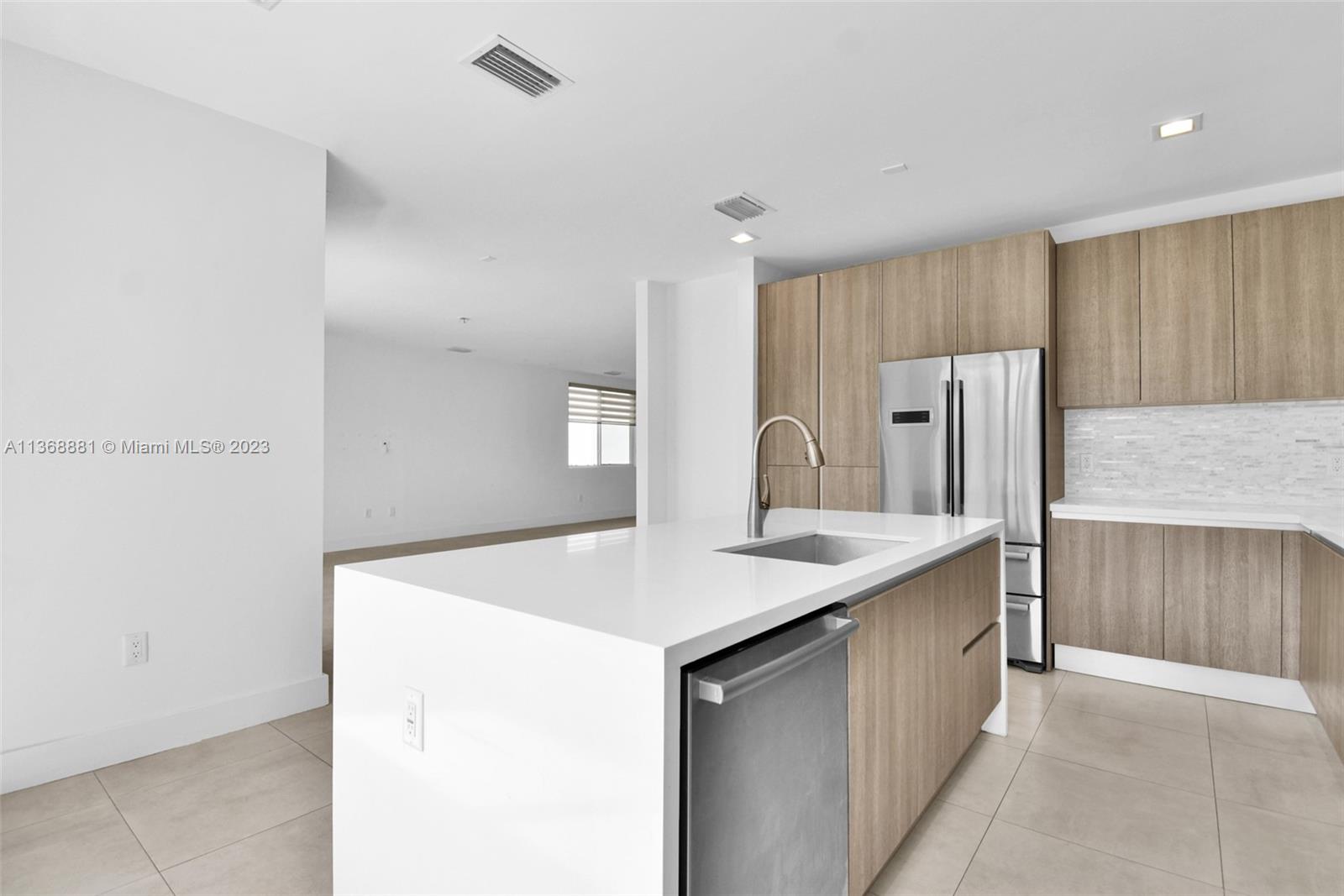 10350 NW 68th Ter