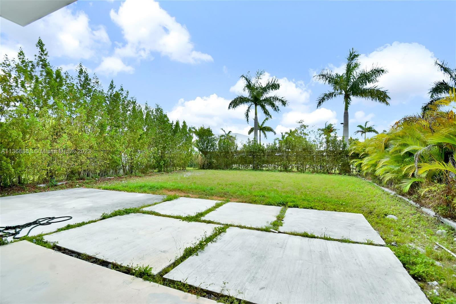 10350 NW 68th Ter
