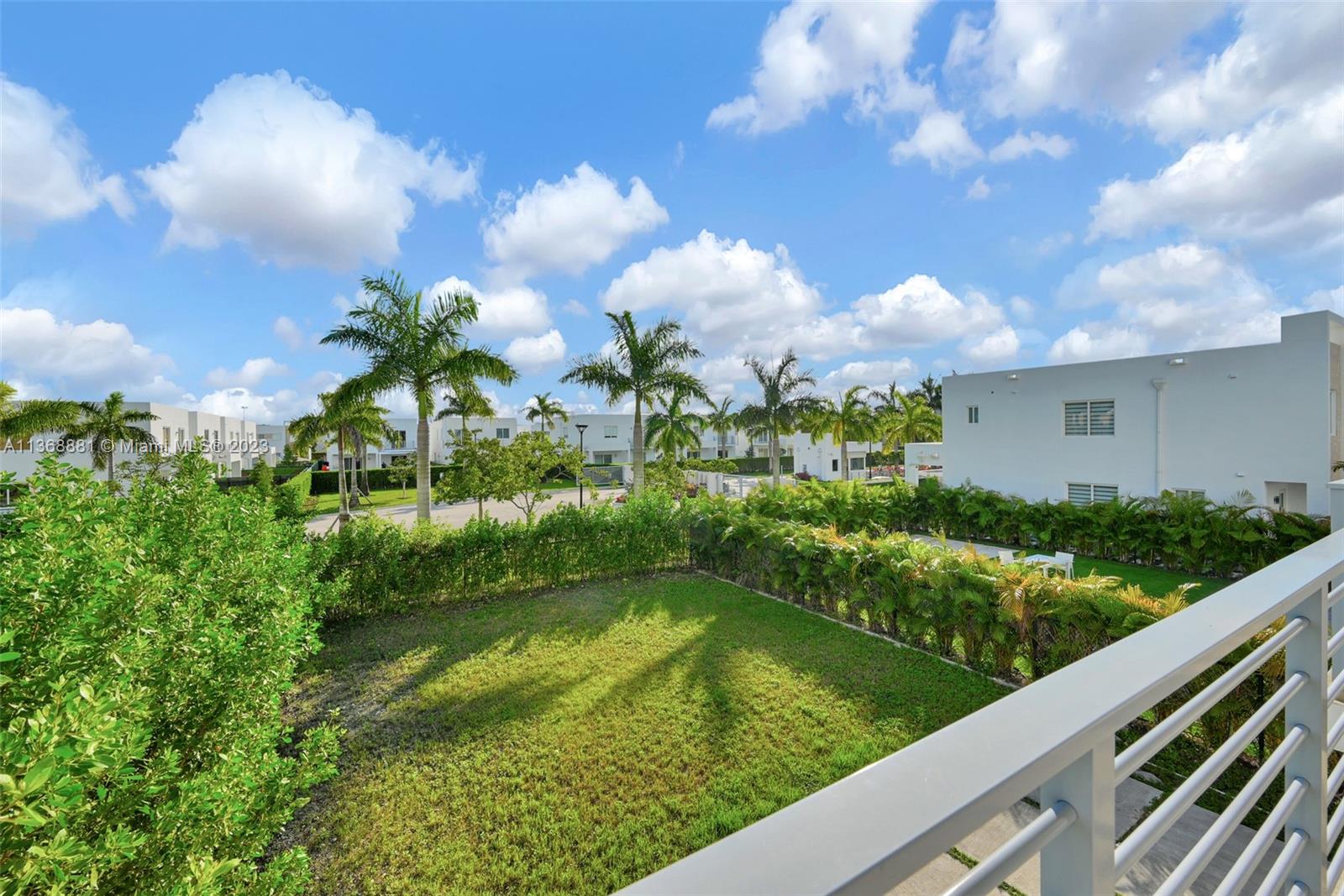 10350 NW 68th Ter