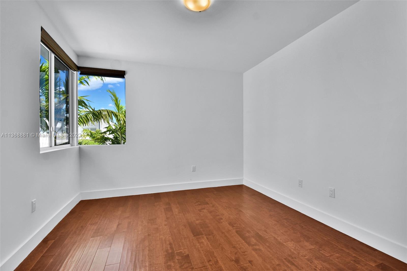 10350 NW 68th Ter