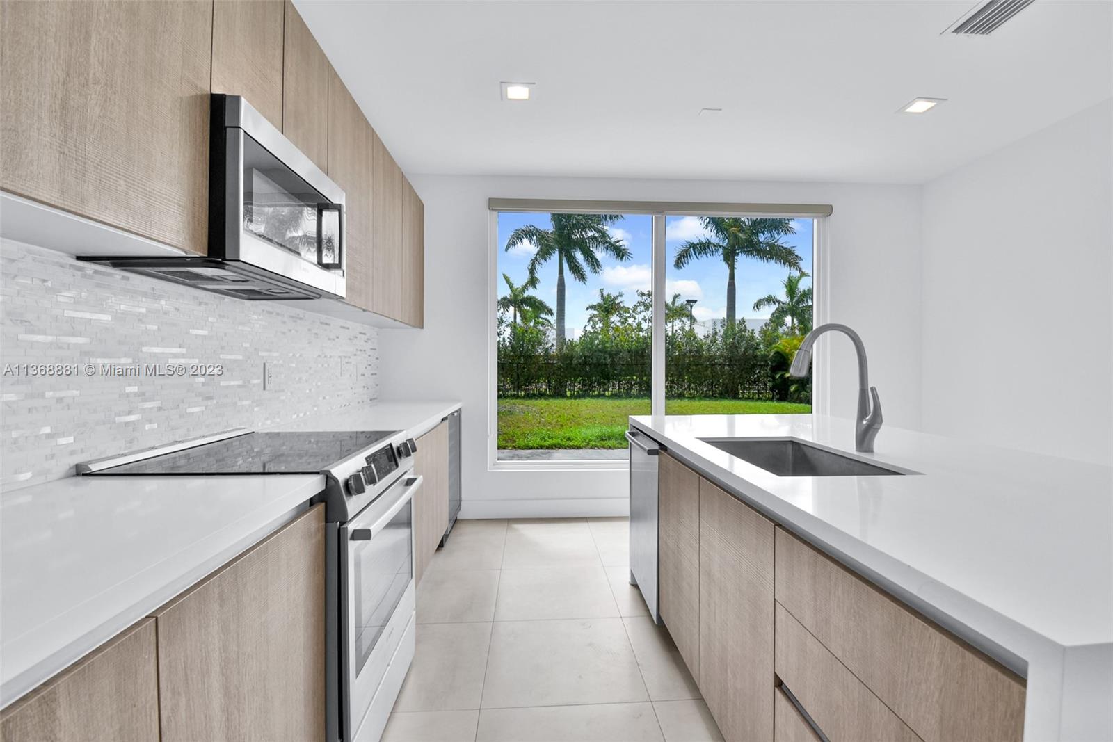 10350 NW 68th Ter