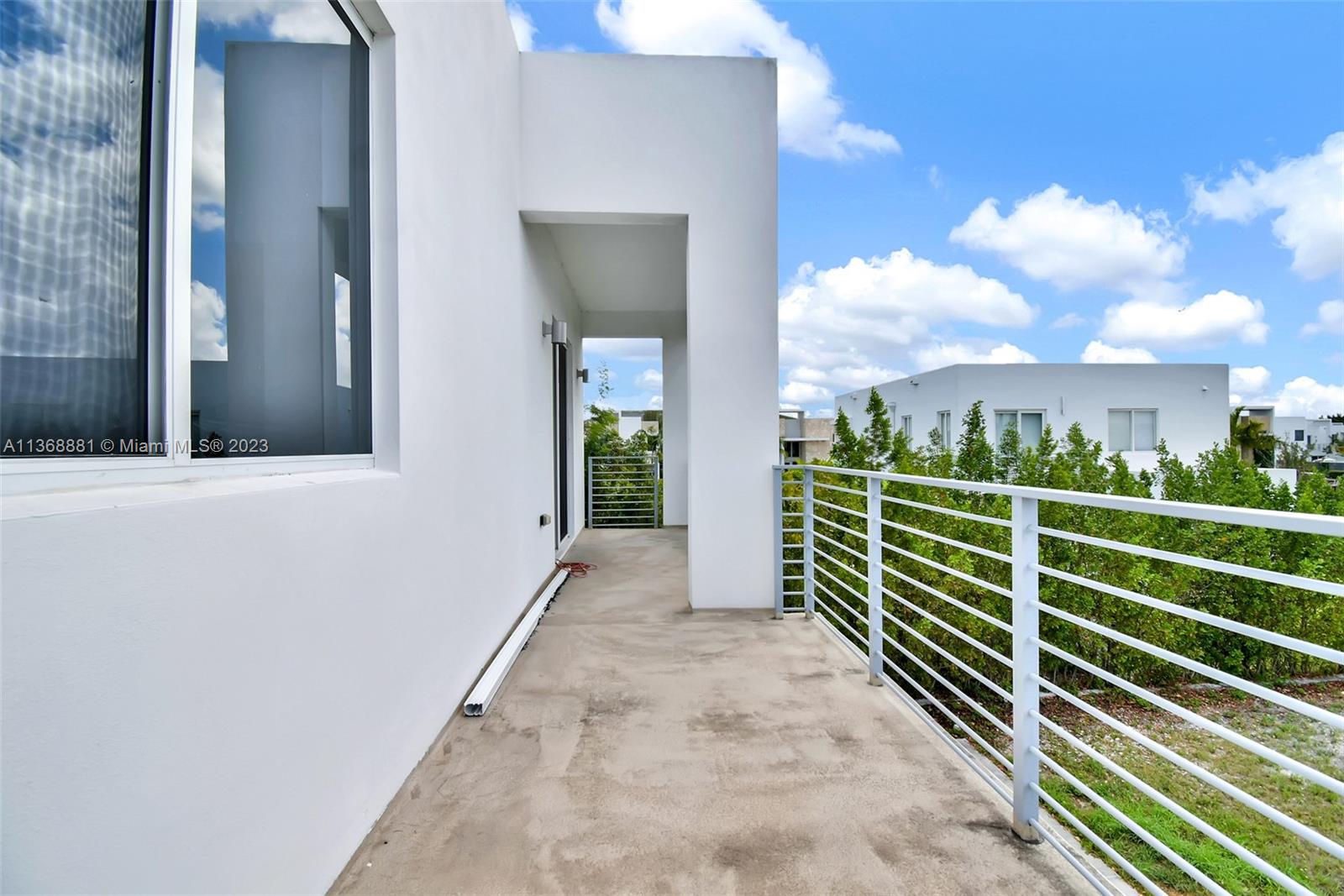 10350 NW 68th Ter