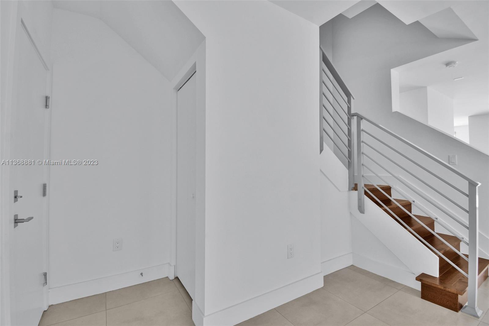 10350 NW 68th Ter