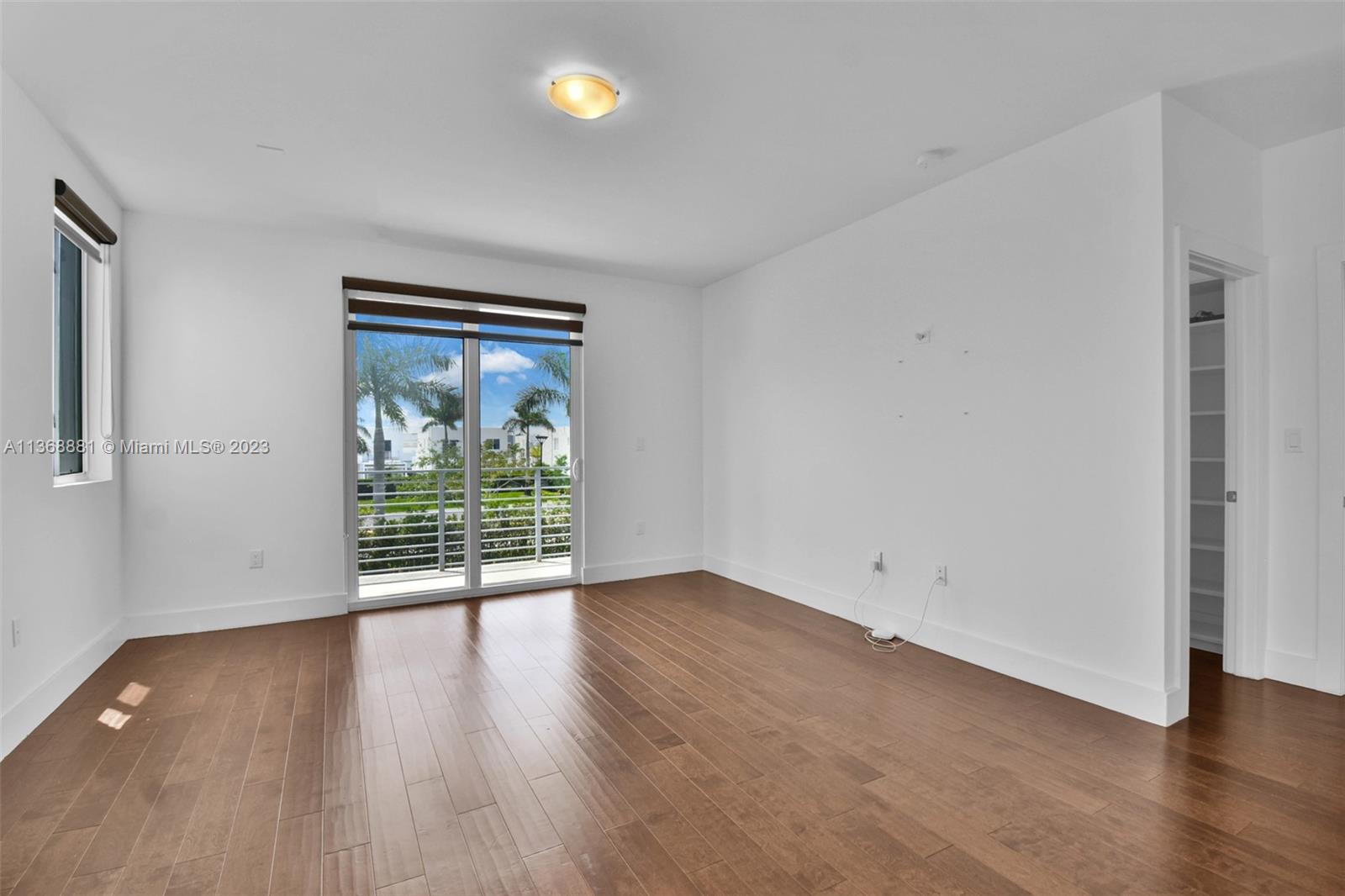 10350 NW 68th Ter