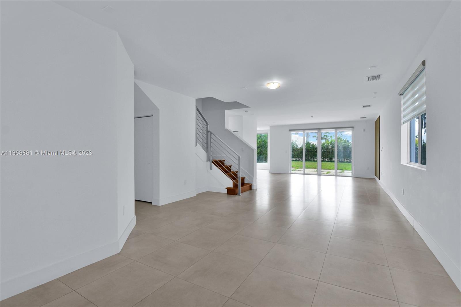 10350 NW 68th Ter