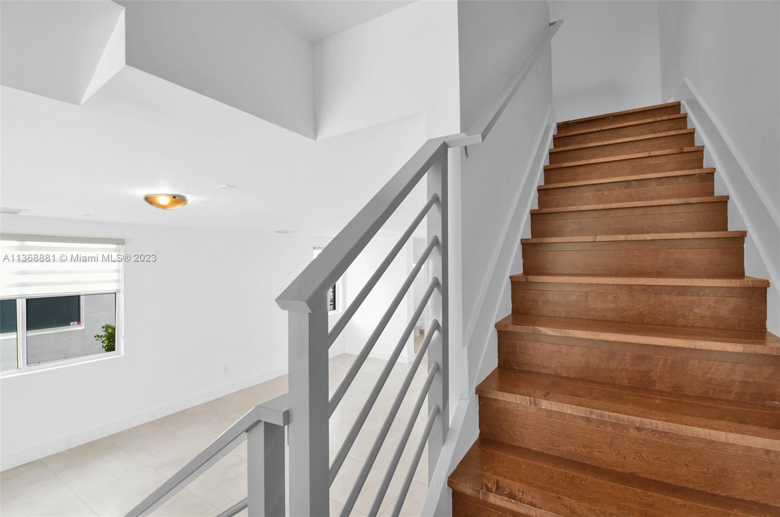 10350 NW 68th Ter