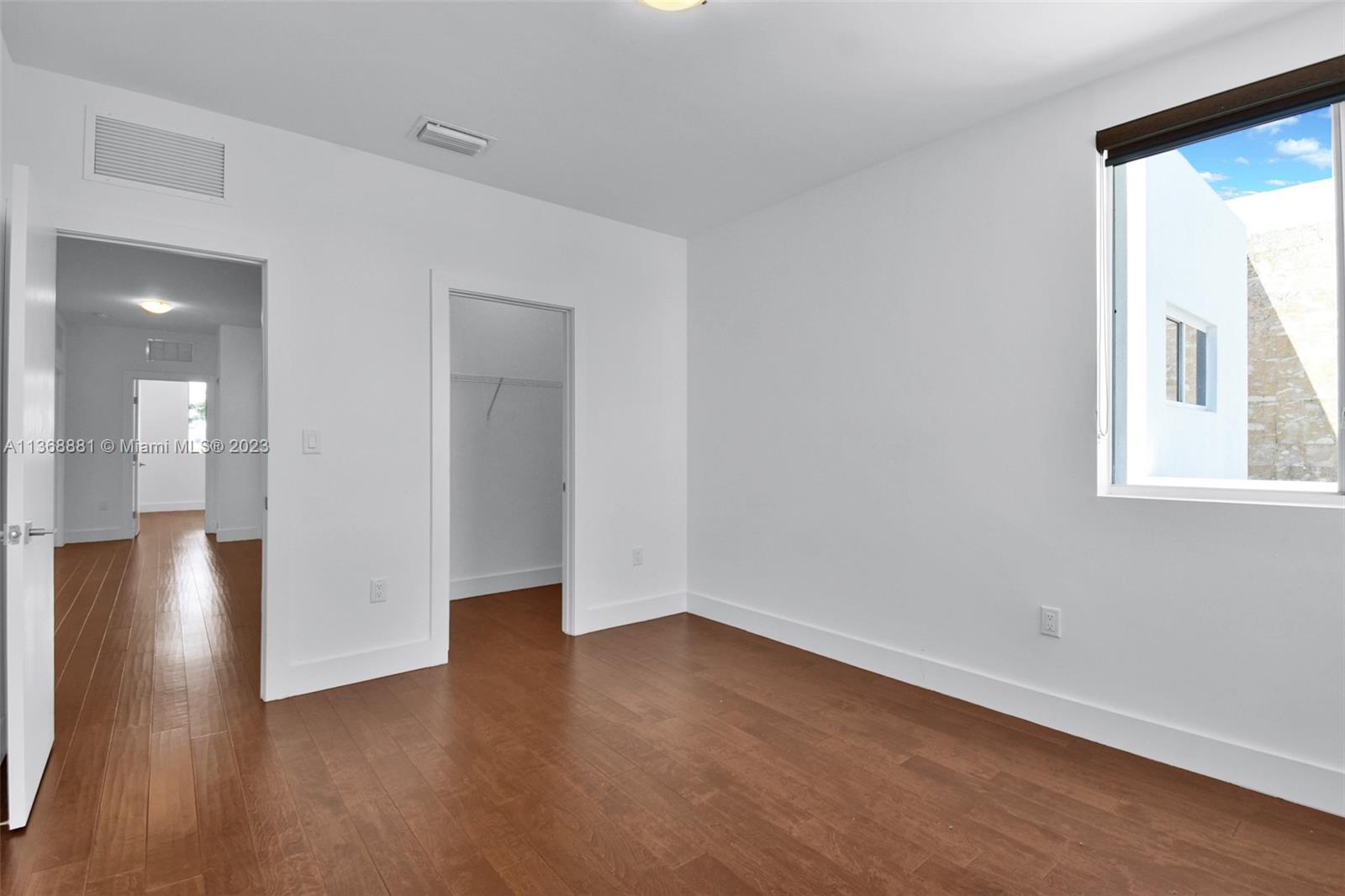 10350 NW 68th Ter