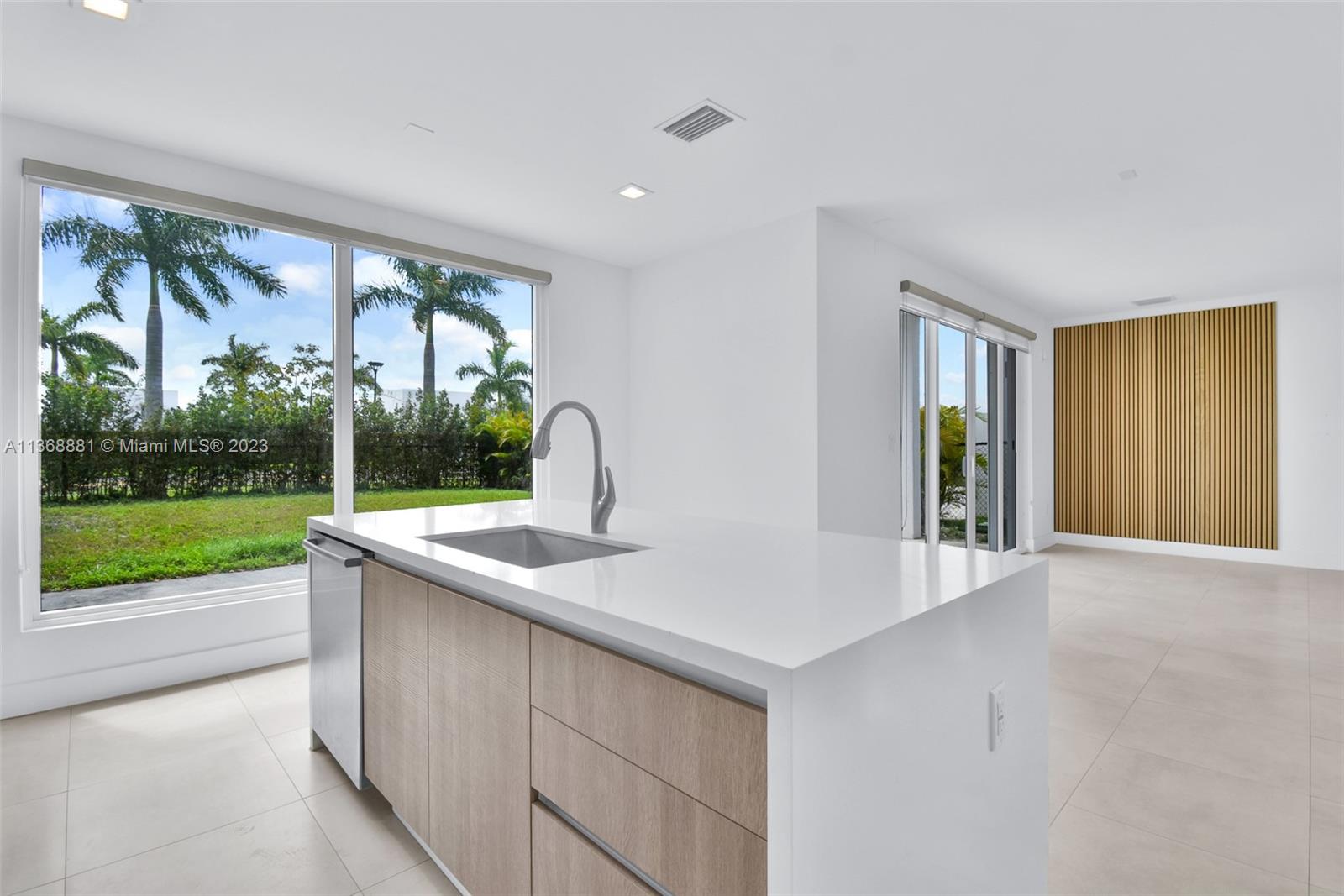 10350 NW 68th Ter