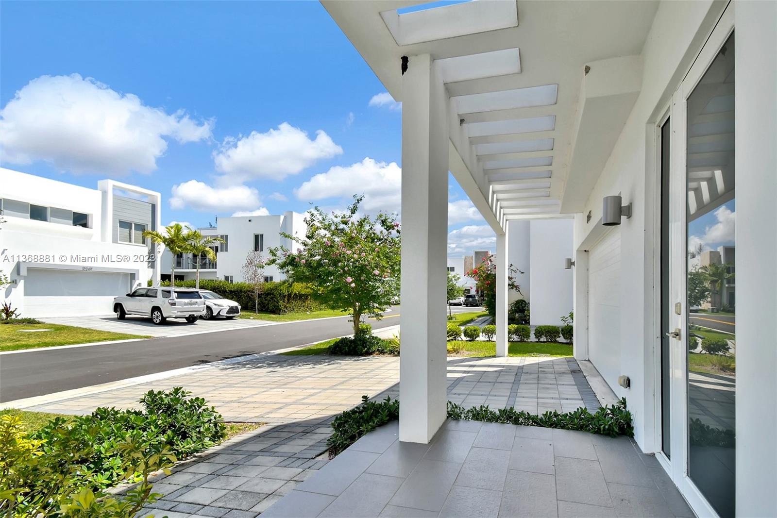 10350 NW 68th Ter