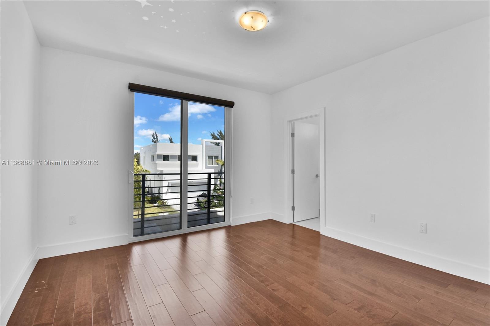 10350 NW 68th Ter