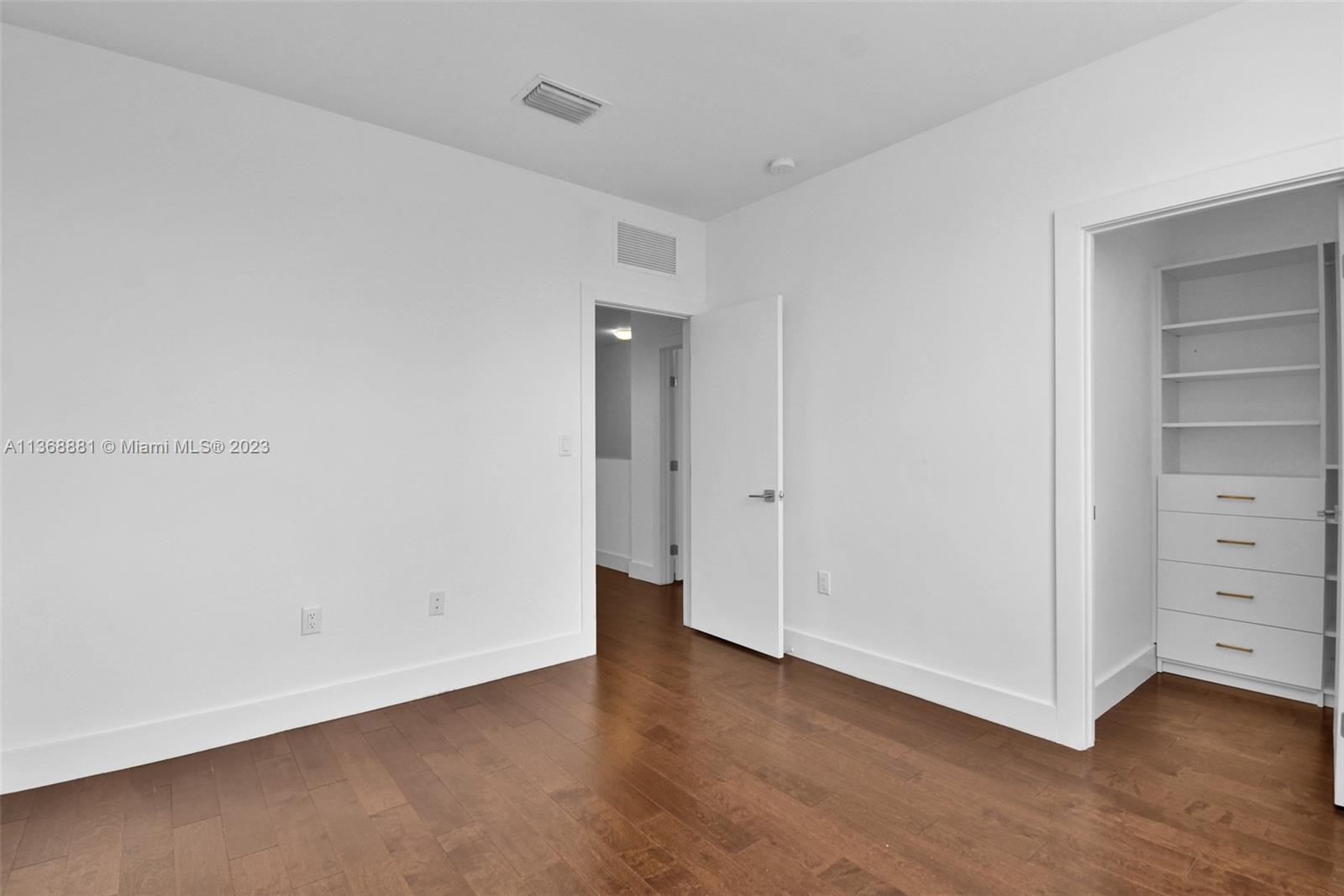 10350 NW 68th Ter