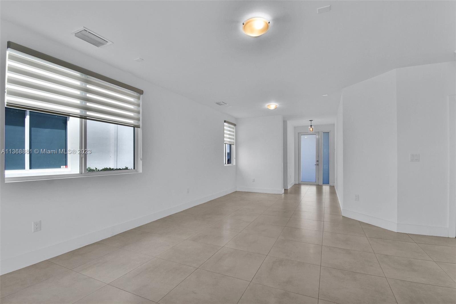 10350 NW 68th Ter