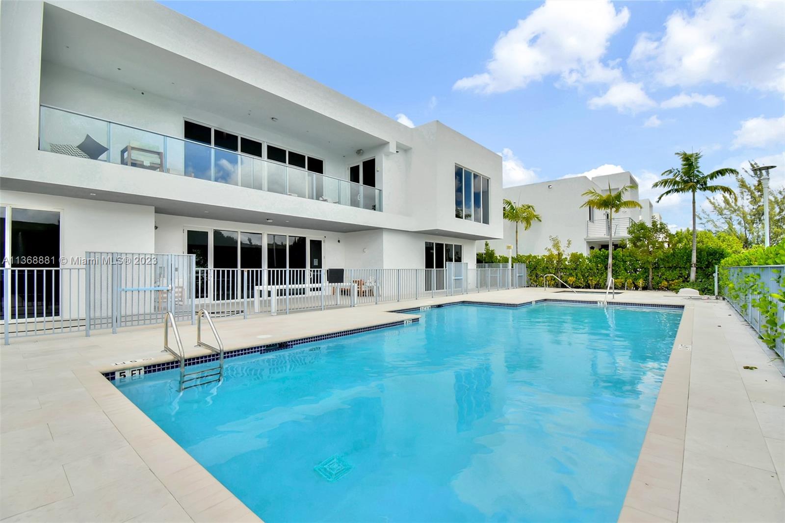 10350 NW 68th Ter