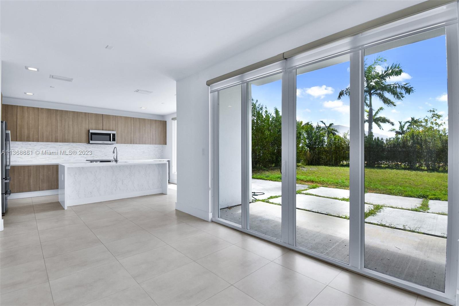 10350 NW 68th Ter