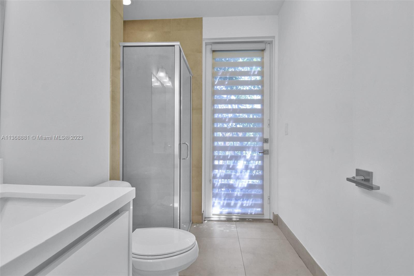 10350 NW 68th Ter