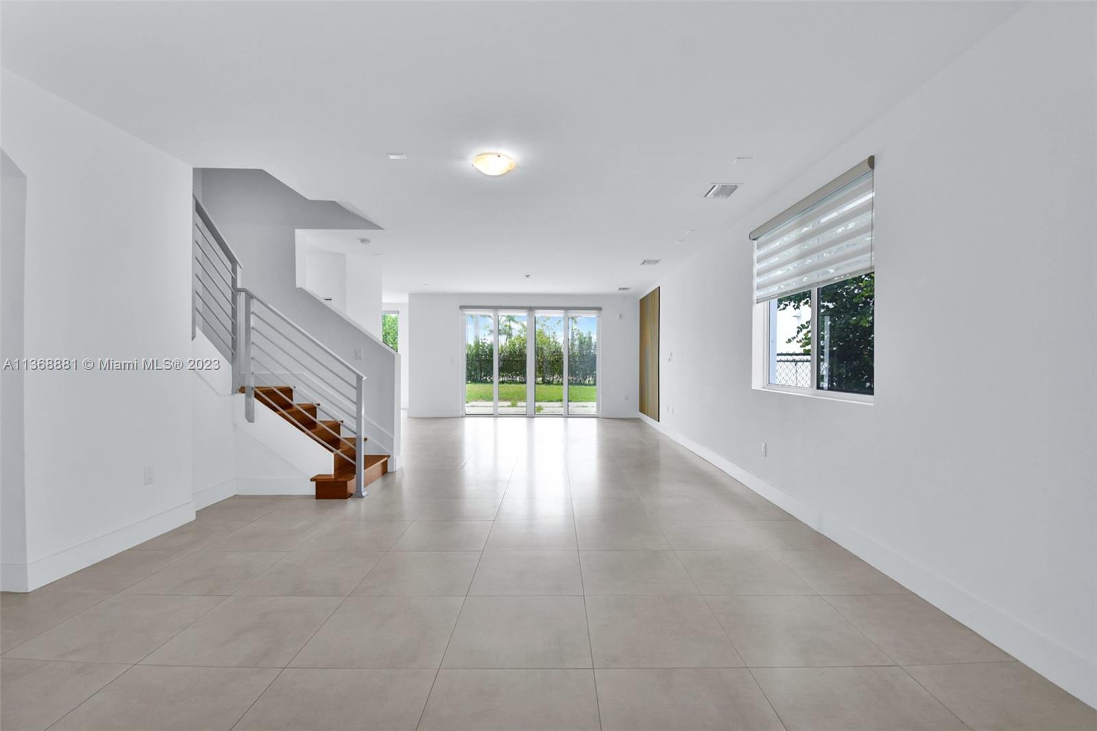 10350 NW 68th Ter