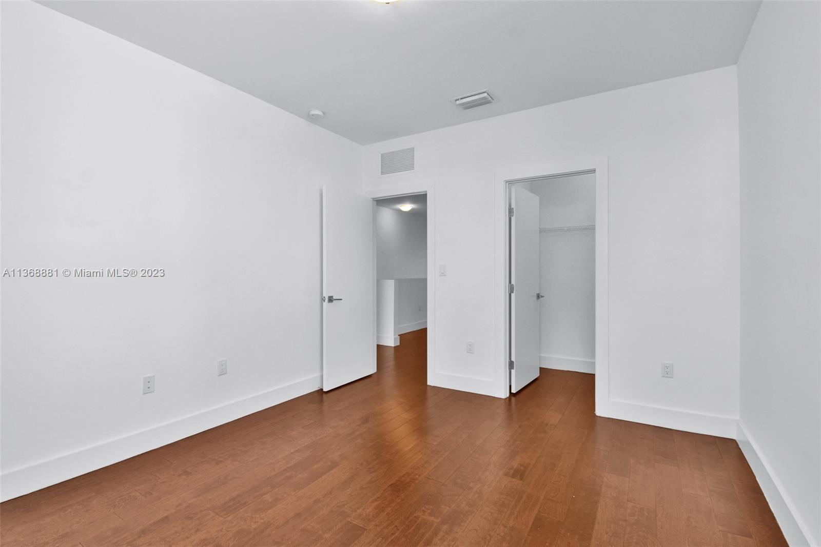 10350 NW 68th Ter