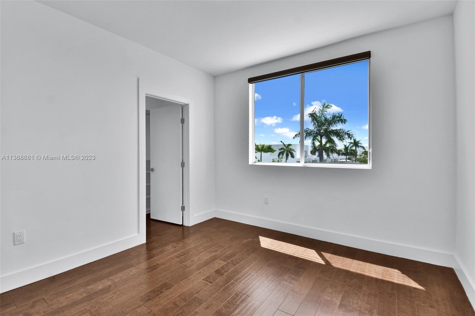 10350 NW 68th Ter