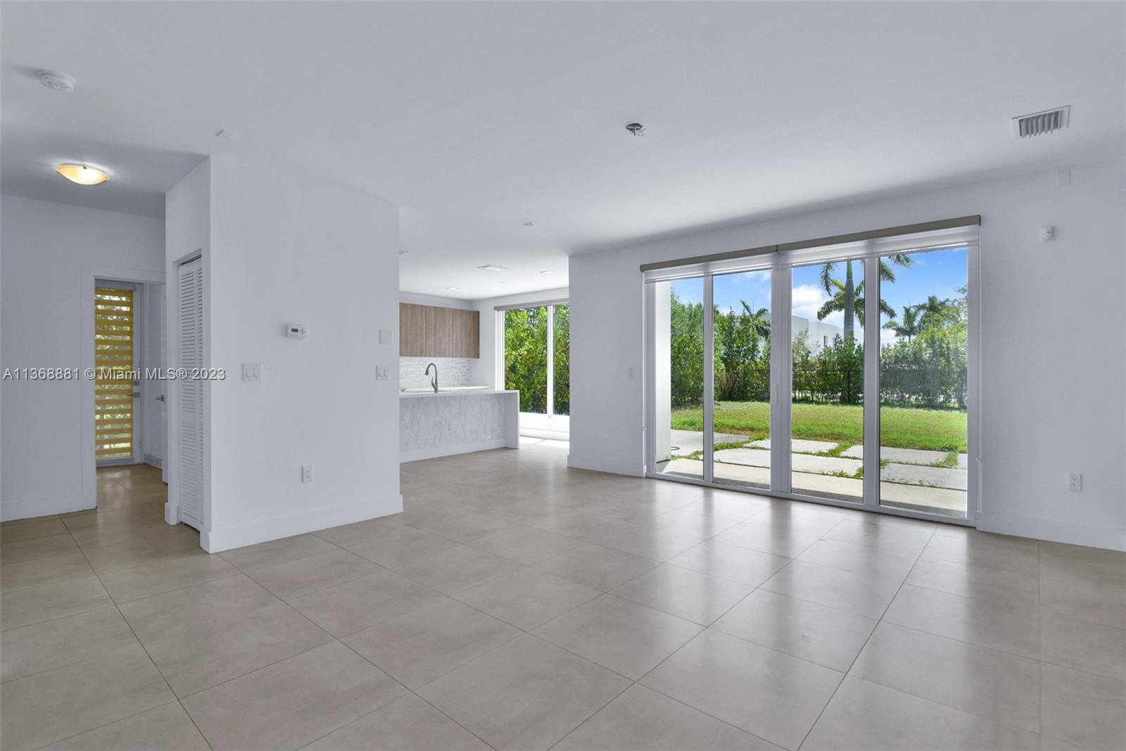 10350 NW 68th Ter