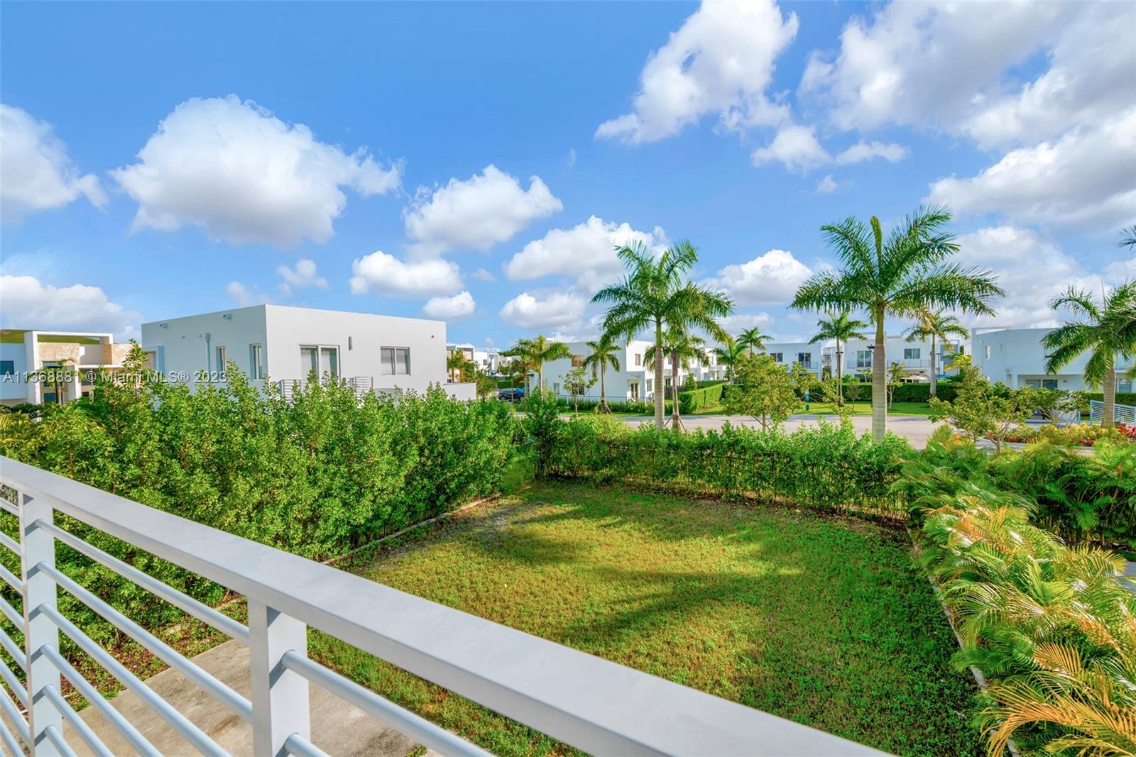 10350 NW 68th Ter