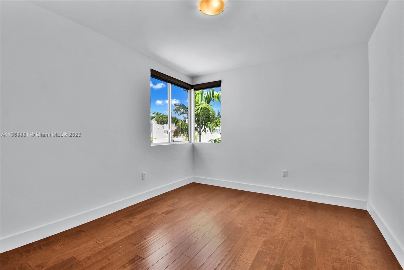 10350 NW 68th Ter