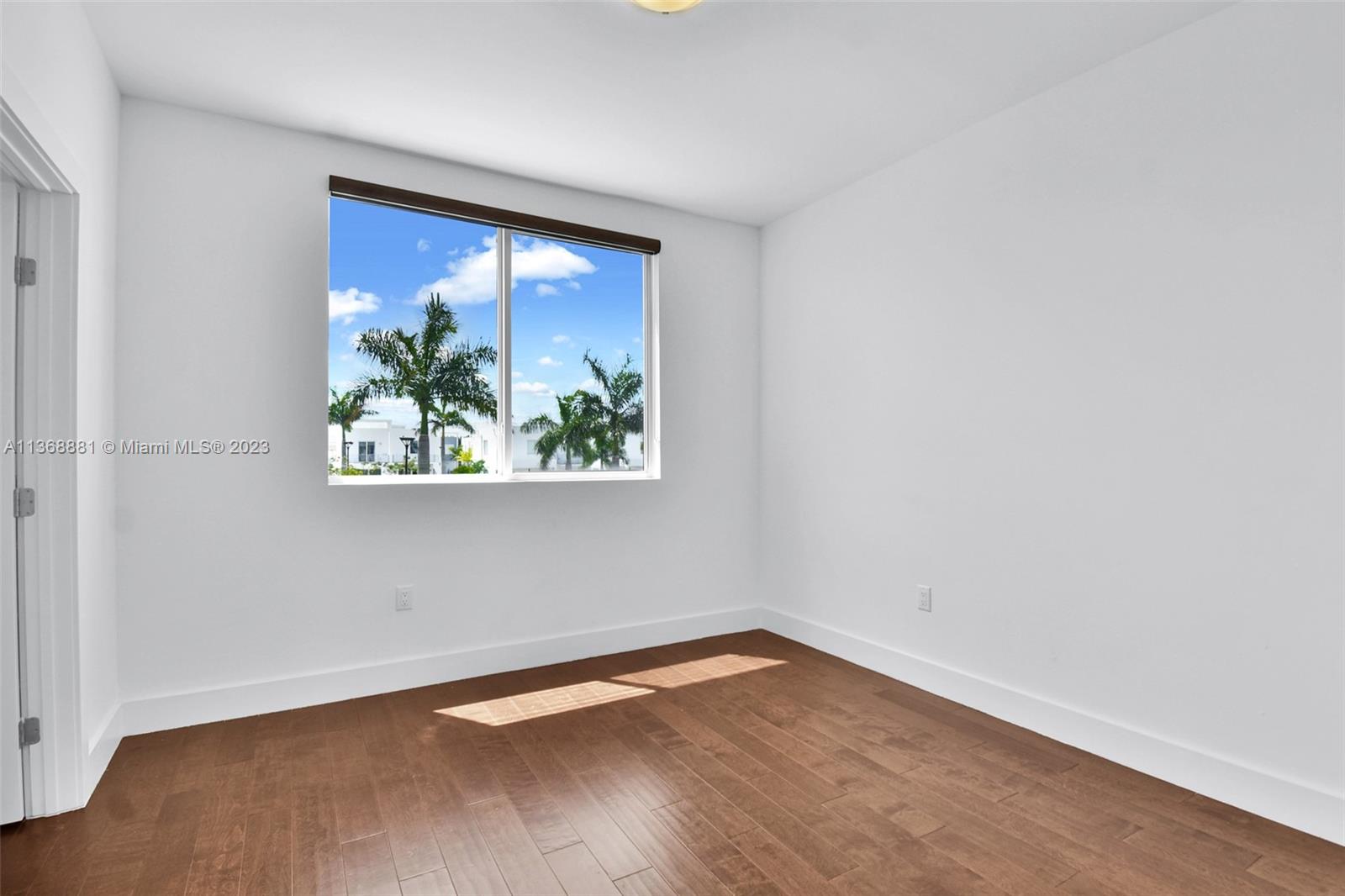 10350 NW 68th Ter