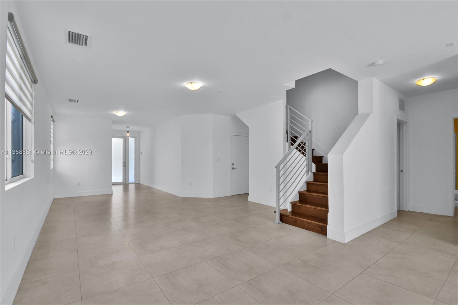 10350 NW 68th Ter