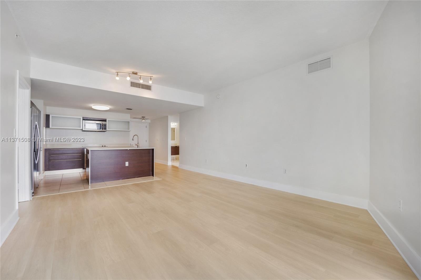 1900 N Bayshore Dr # 3204