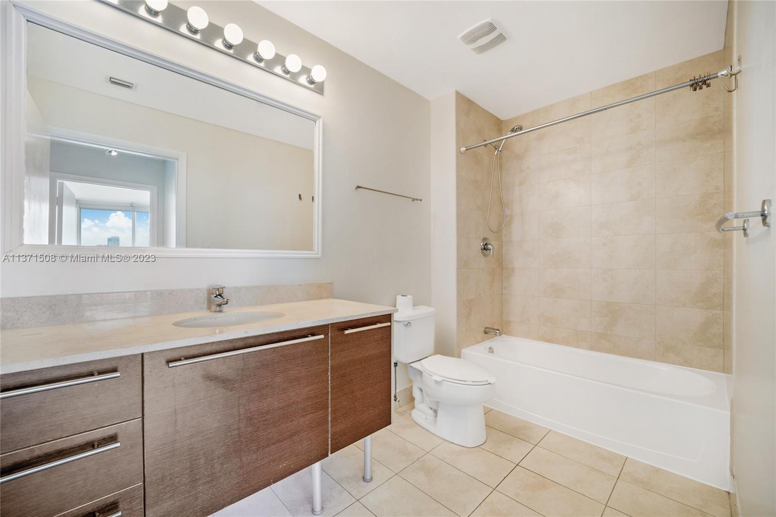 1900 N Bayshore Dr # 3204