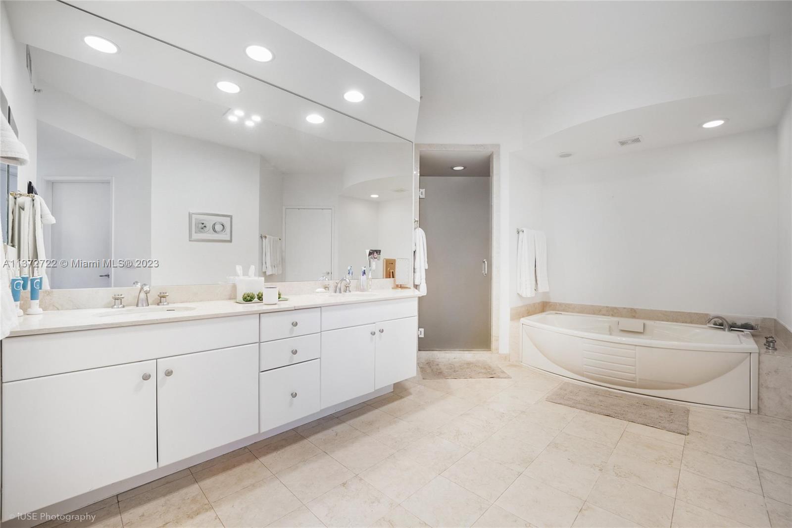 723 Crandon Blvd Unit: PH6