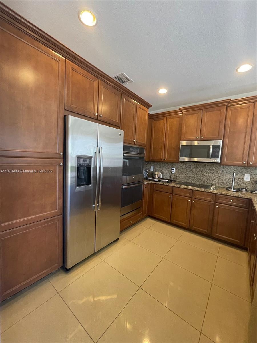 10072 NW 87th Ter