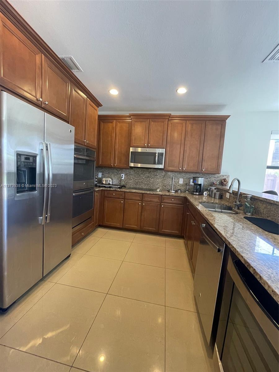 10072 NW 87th Ter