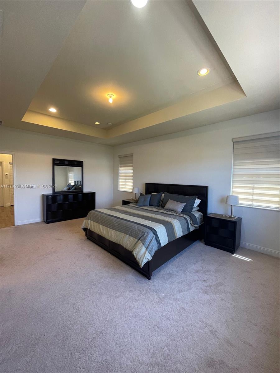 10072 NW 87th Ter