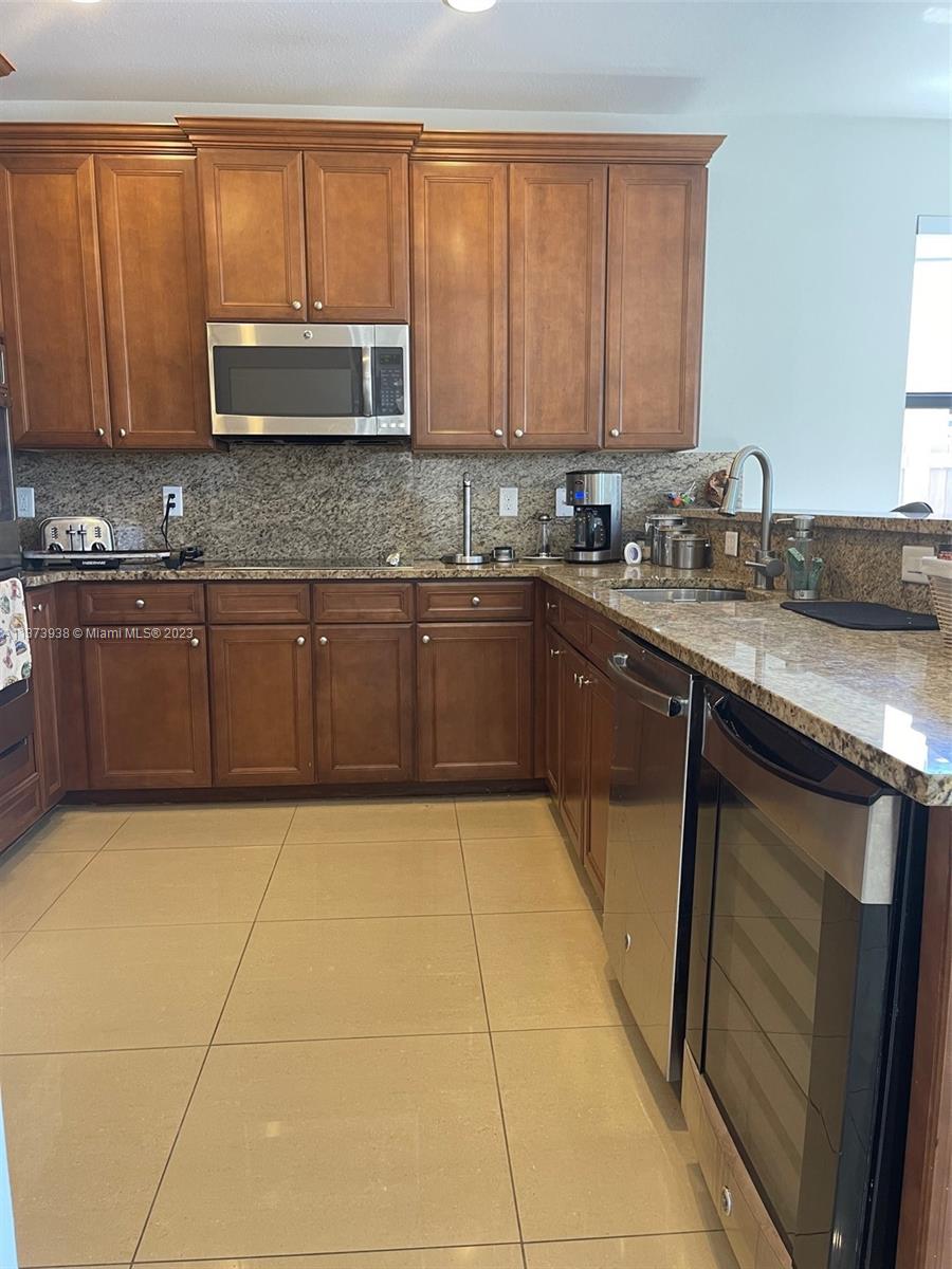 10072 NW 87th Ter