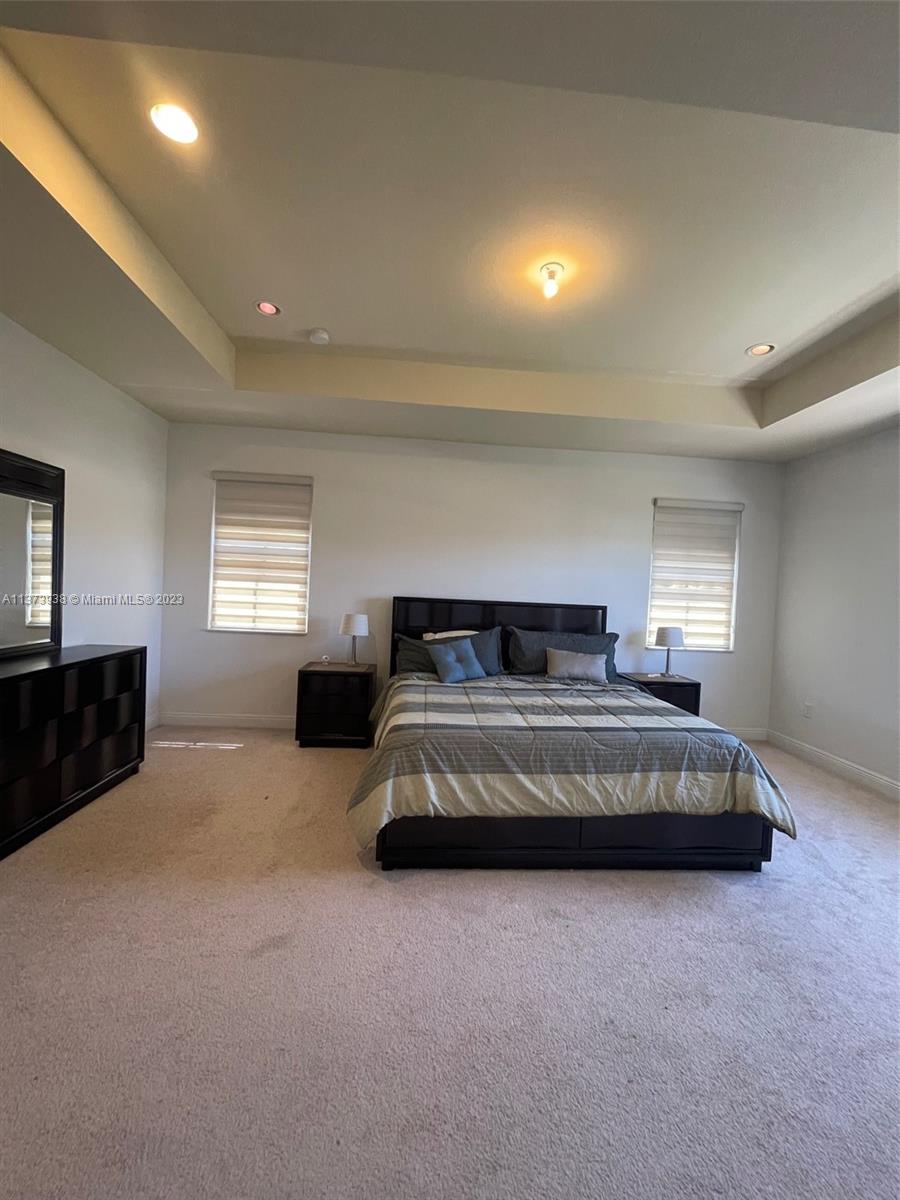 10072 NW 87th Ter