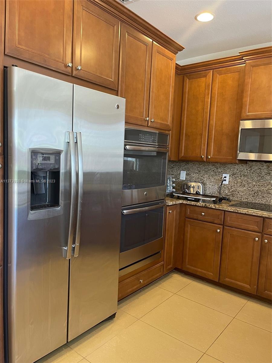 10072 NW 87th Ter