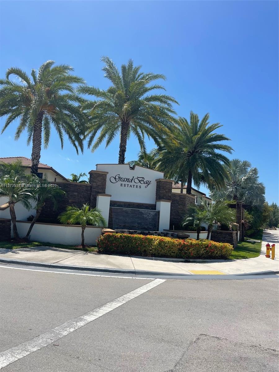 10072 NW 87th Ter