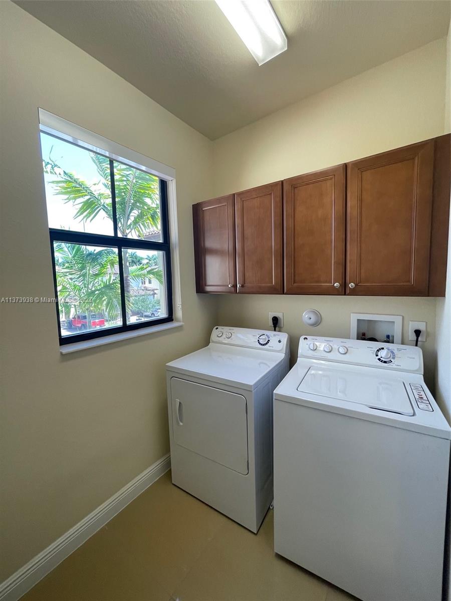 10072 NW 87th Ter