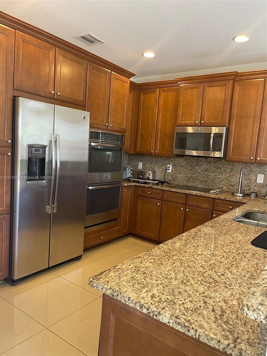 10072 NW 87th Ter