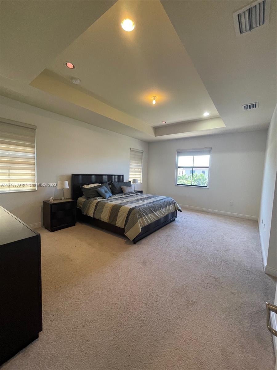 10072 NW 87th Ter