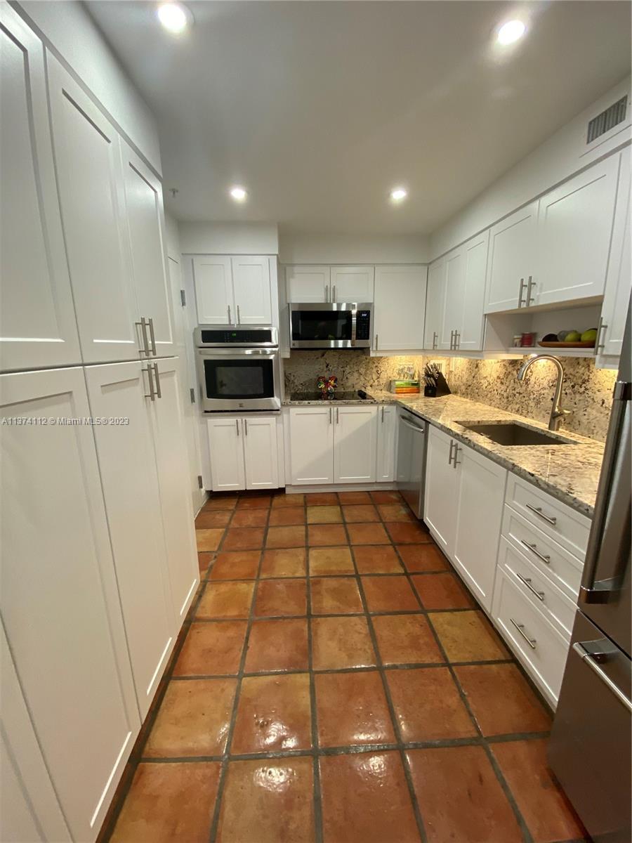90 Edgewater Dr # 210