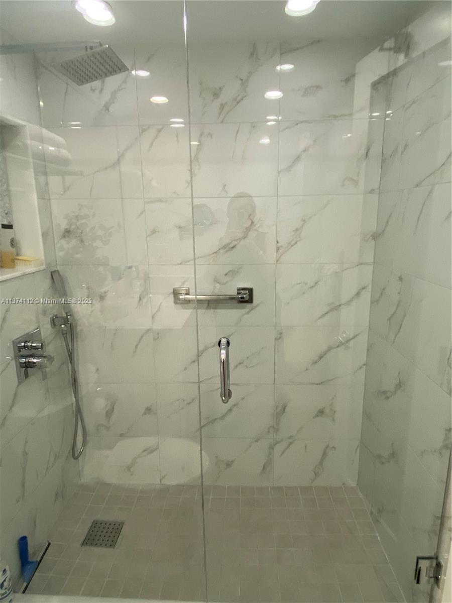 90 Edgewater Dr # 210