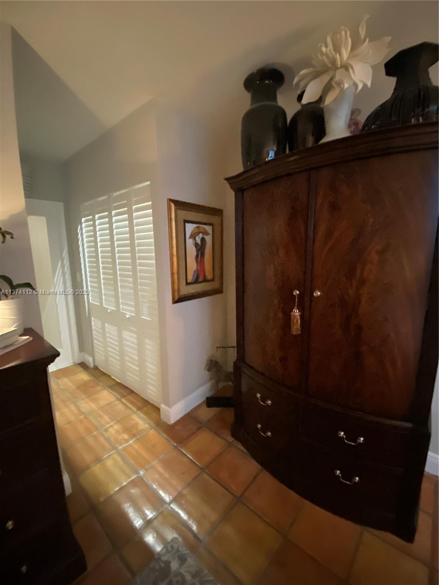 90 Edgewater Dr # 210