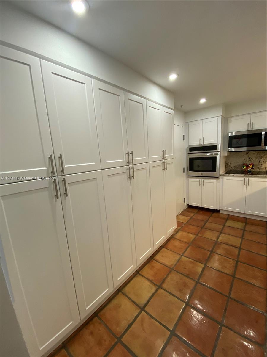 90 Edgewater Dr # 210