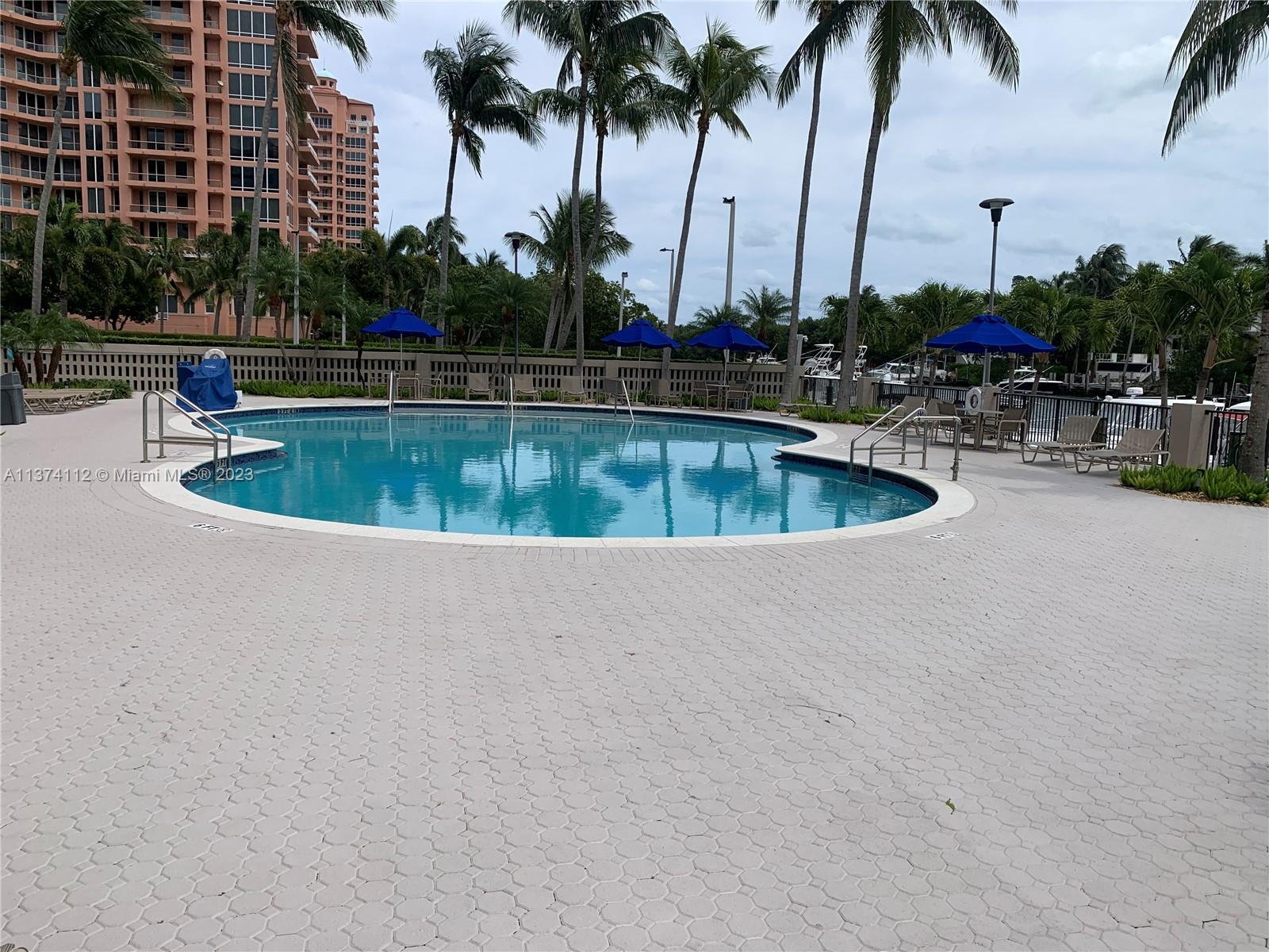 90 Edgewater Dr # 210